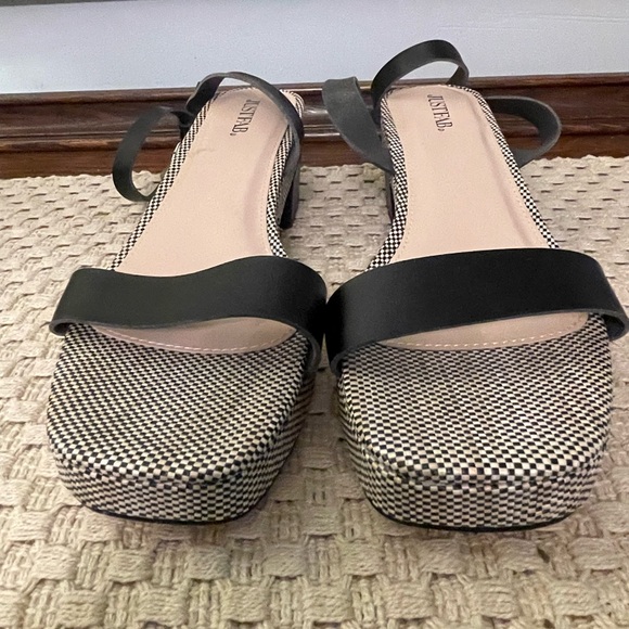 Ankle strap sandals - Picture 7 of 7